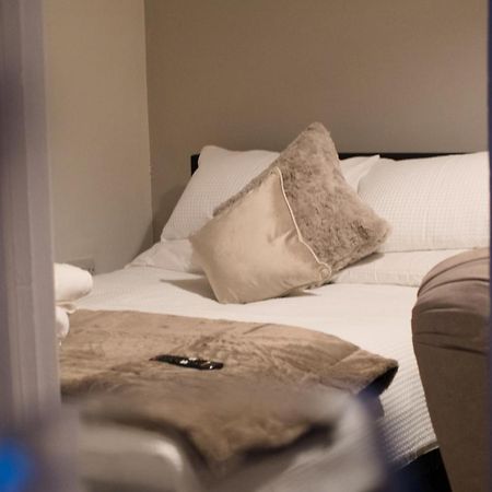 1 Bedroom Apartment - The Opal Τσέλτενχαμ Εξωτερικό φωτογραφία