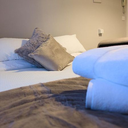 1 Bedroom Apartment - The Opal Τσέλτενχαμ Εξωτερικό φωτογραφία