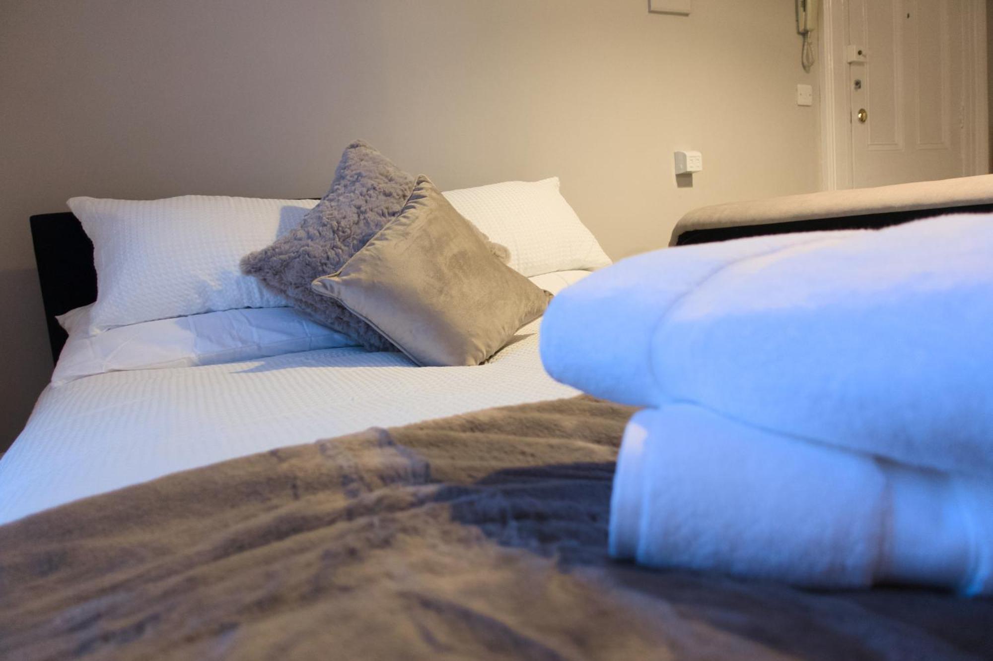 1 Bedroom Apartment - The Opal Τσέλτενχαμ Εξωτερικό φωτογραφία